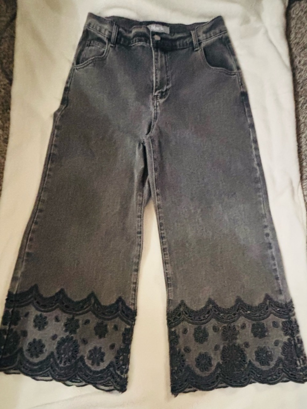 blue b. Wide-Leg Gray Jeans with Scalloped Embroidered Hem Large